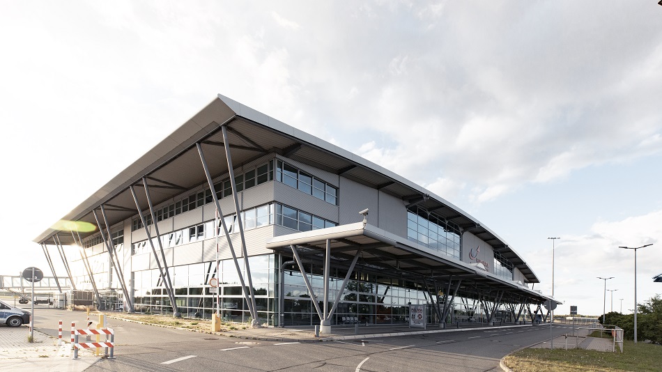 Das Gebäude des Flugschulstandortes der European Flight Academy in Rostock